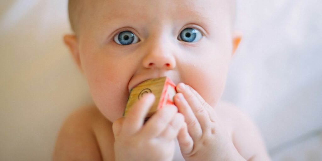 denti neonato quando cominciare a lavarli con spazzolino consigli dentista milano