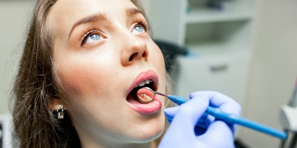 fistola gengivale come riconoscerla come si cura dentista migliore a milano terapia prenotare visita online